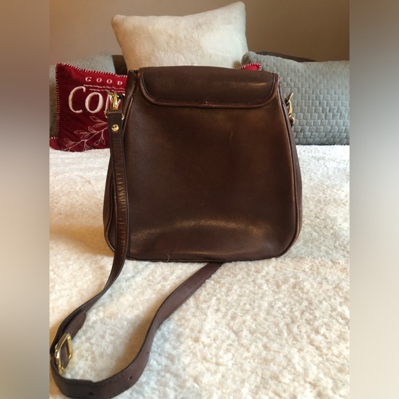 Gabbiani Crossbody Bag - small mark on front of bag as shown in pics. - Picture 2 of 7